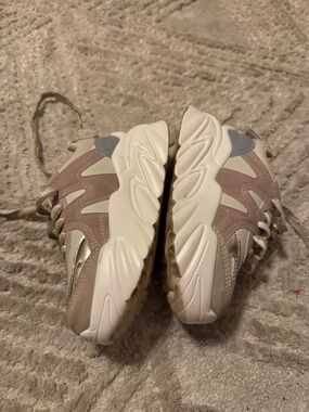 Steve Madden Kids White and Mauve Chunky Sneakers size 11